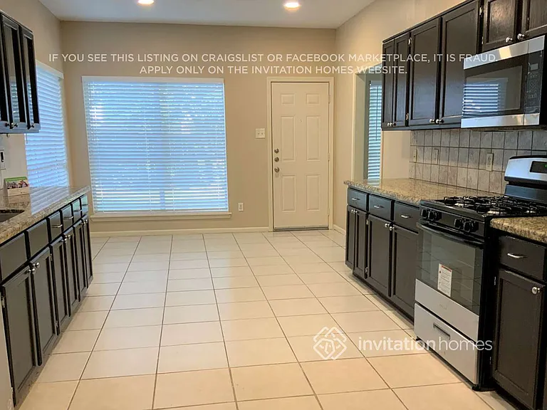1011 Wentworth Dr — Photo 5