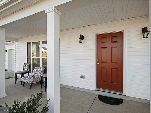5th image of 405 Breezewood Way