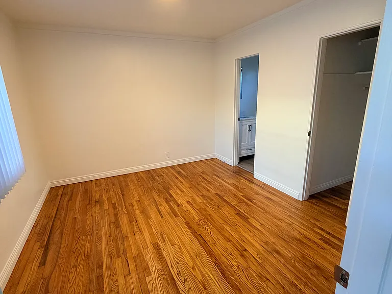Sunset Park Apartments — Photo 31