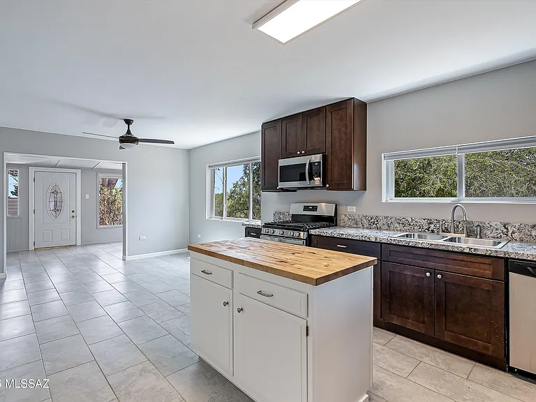 730 N Robles Rd — Photo 13