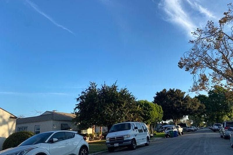 2nd image of 4833 Blackthorne Ave