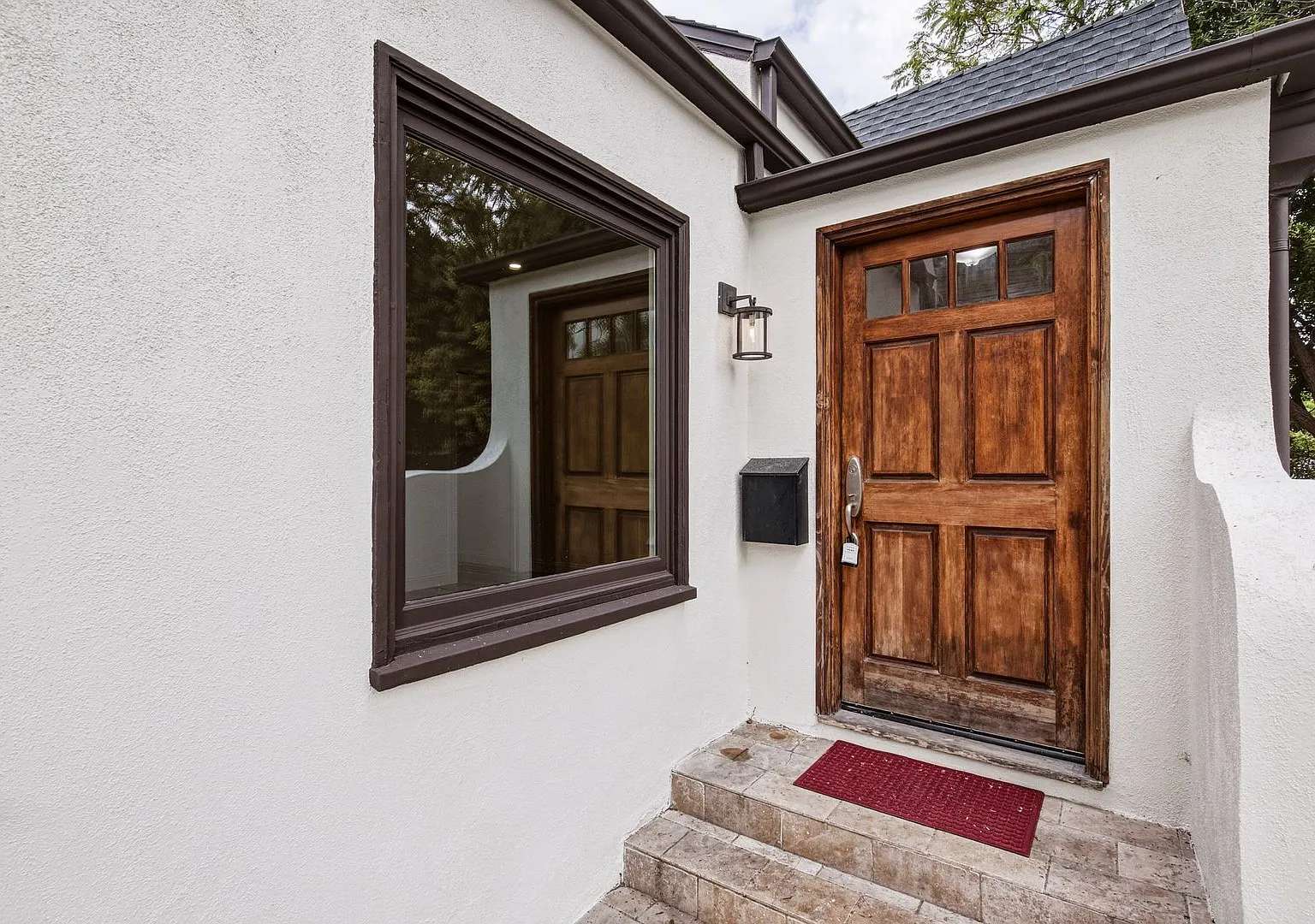 Updated 2 Bed/2bath Single Family Home In West Hollywood - Huge Private Backyard — Photo 4