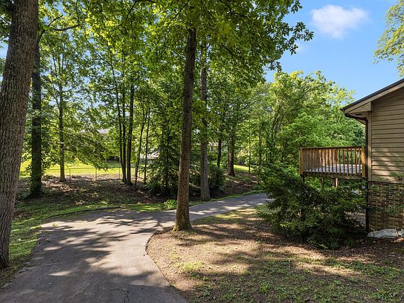 3rd image of 517 Bramblewood Dr