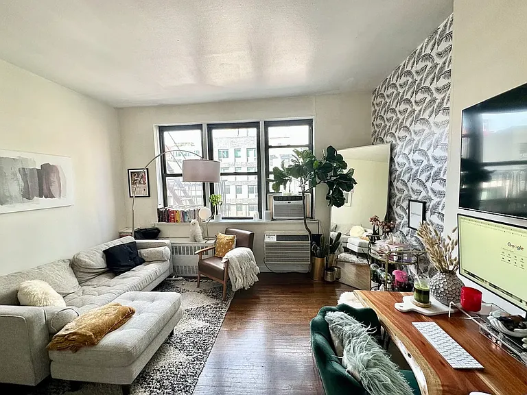 205 E 14th St #3B — Photo 2