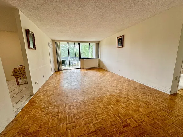 1 Bay Club Dr APT 2X, Bayside, NY 11360