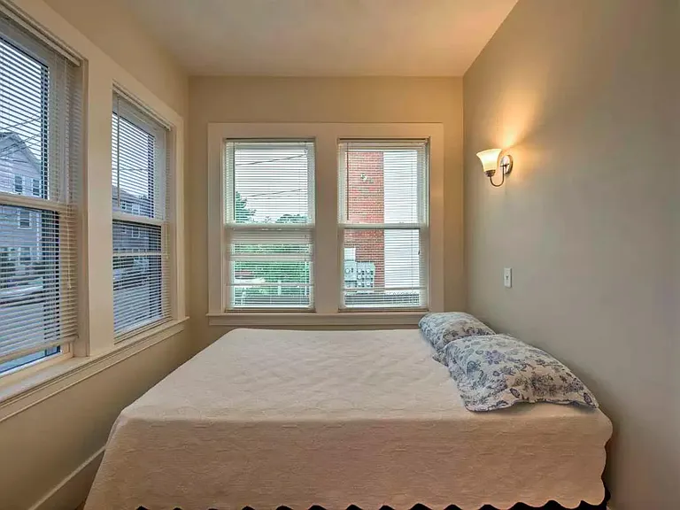 34 Pembroke Ave — Photo 12