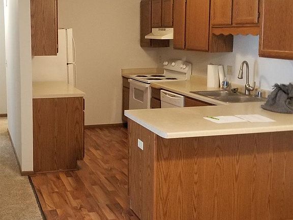 5th image of 2030 Meadow Ct APT 4