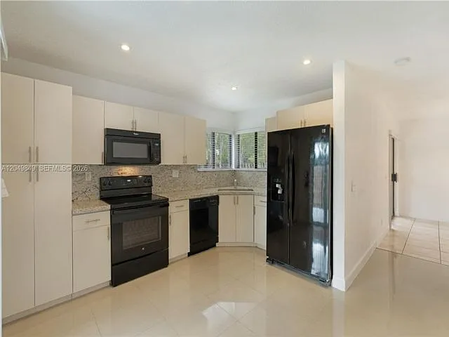 9587 SW 148th Pl — Photo 8