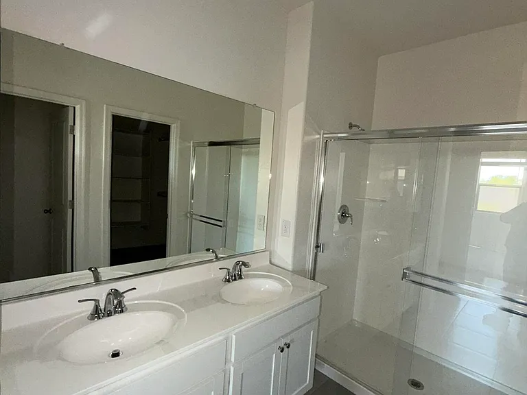 1515 W Pima Ave — Photo 4