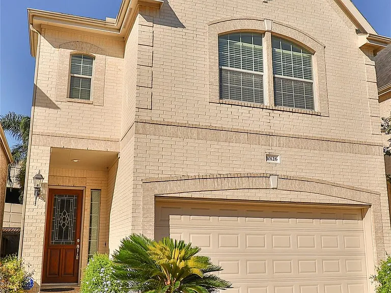 10126 Holly Chase Dr — Photo 3