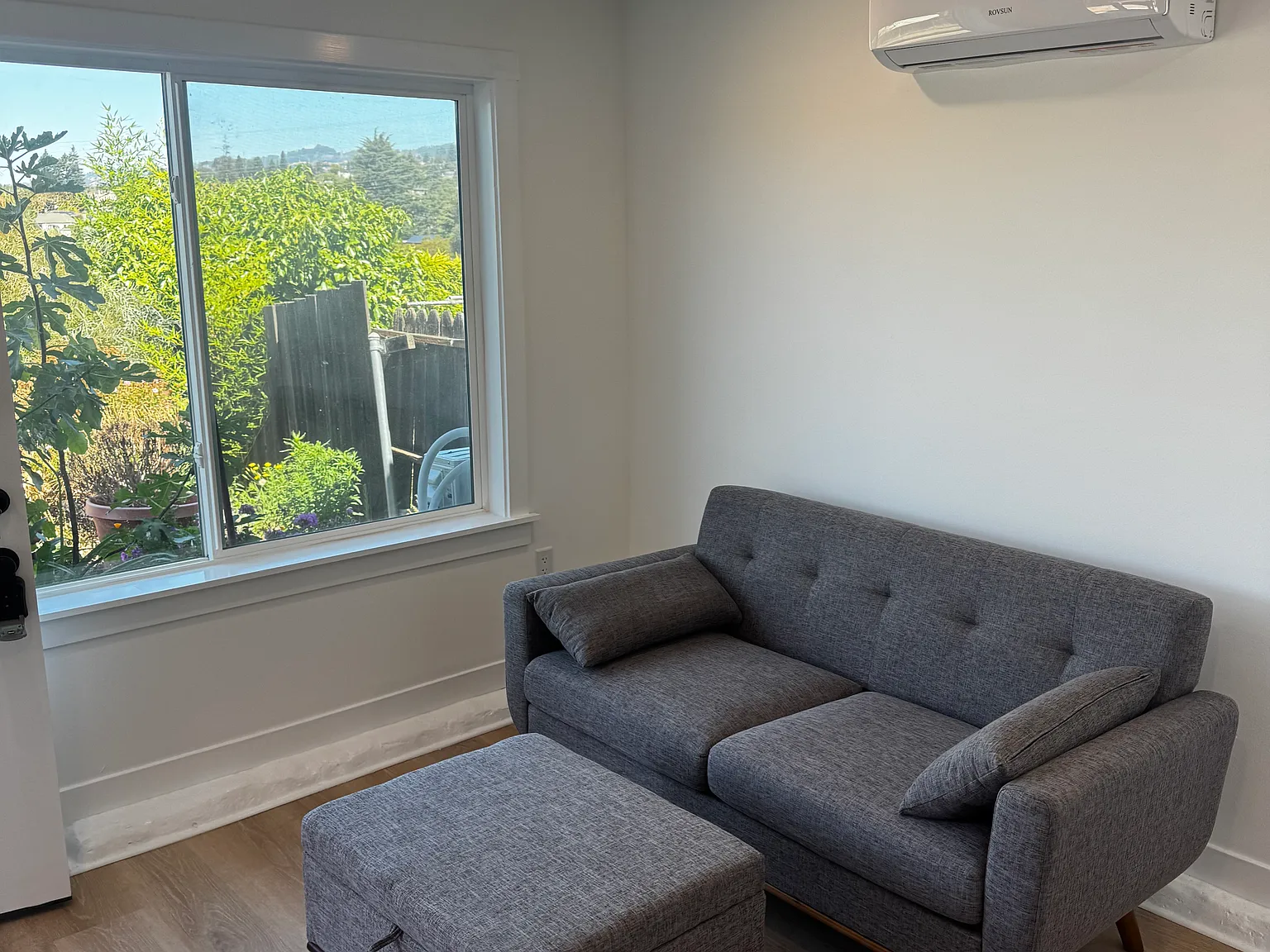 1 bed, 400 sqft, $1,800 — Photo 1