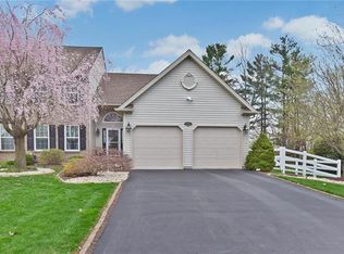 2001 Rolling Meadow Dr, Macungie, PA 18062