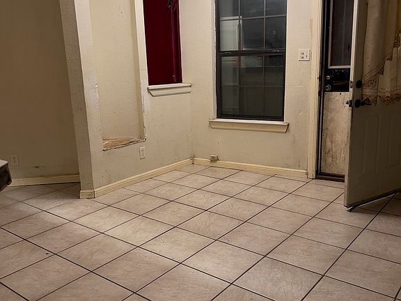 5th image of 614 Darby Blvd.