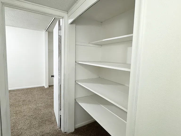 4918 Ames Ave — Photo 10
