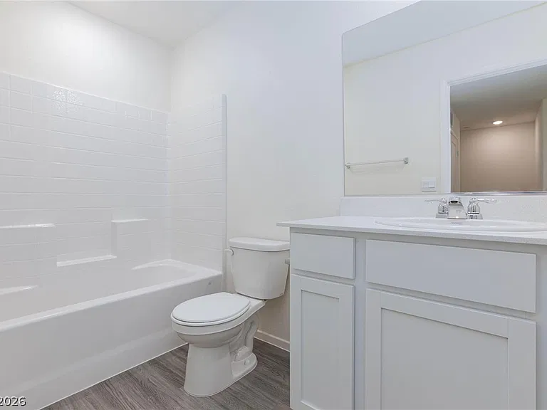 6061 Amaryllis Falls St — Photo 4