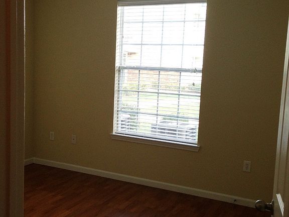 3rd image of 1502 Continental Dr