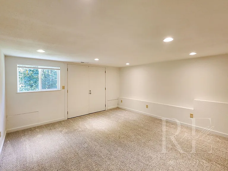 1928 NE Sipes Ln — Photo 27