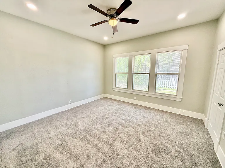 1201 E Lamar St — Photo 19