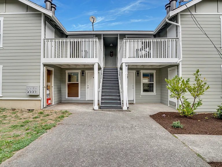 2410 S I St #4 — Photo 1