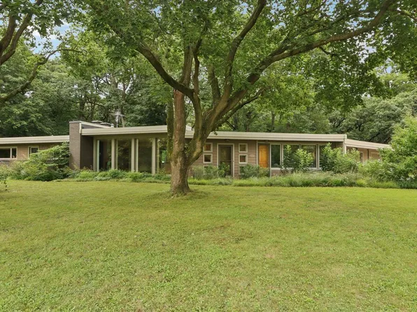 1009 Spring Valley ROAD, Burlington, WI 53105