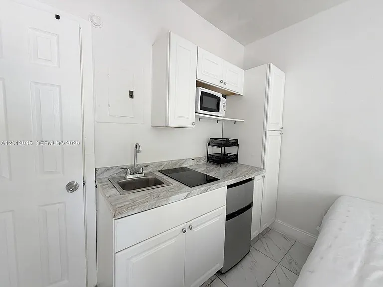 1455 Michigan Ave #6 — Photo 2