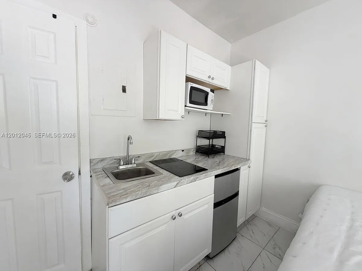 Building Photo - 1455 Michigan Ave #6