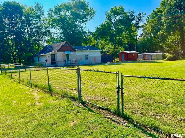 1108 Blakely St, Benton, IL 62812