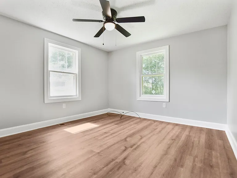 2447 Whitfield Rd — Photo 10