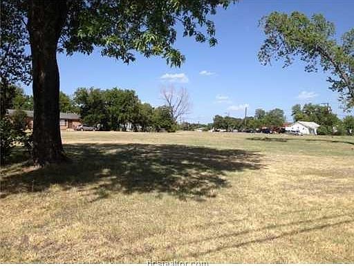 5th image of 906 San Jacinto Ln