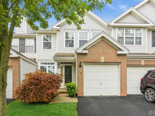 9 Koenig Dr, Parlin, NJ 08859