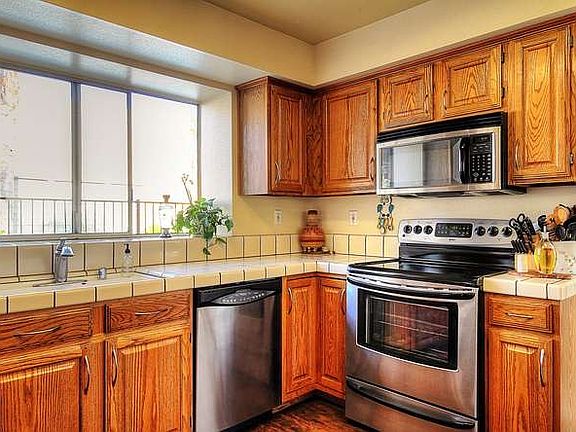 4th image of 1975 Foxwood Ct