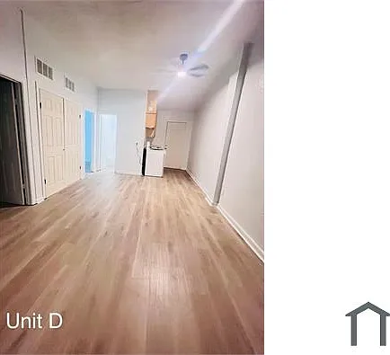 2241 Hiawatha Park Dr #D — Photo 2