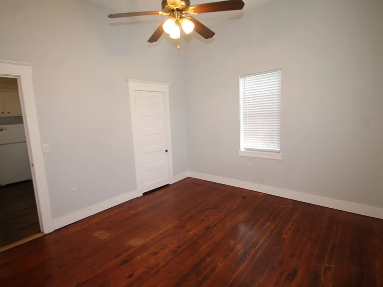 214 E 40th St #B — Photo 12