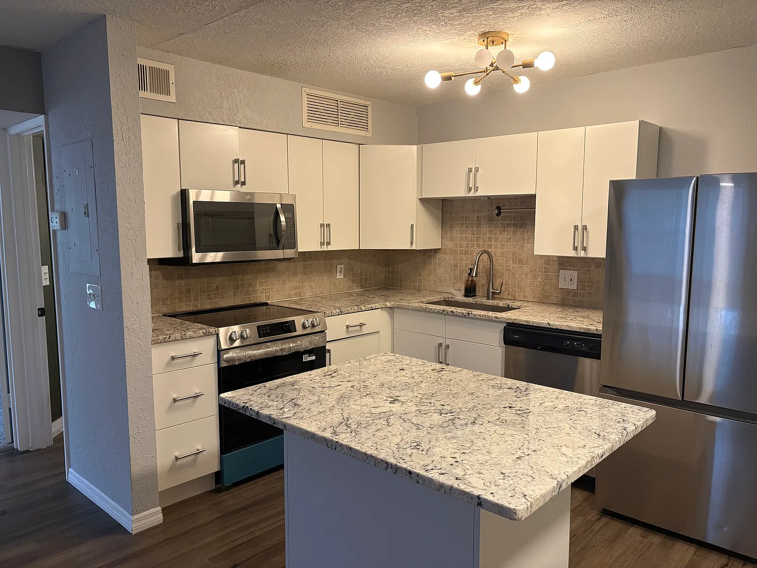 1 bed, 712 sqft, $1,500 — Photo 1