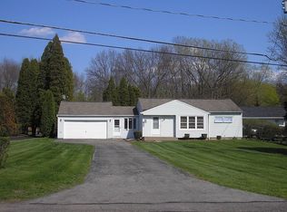 4 Loretta Dr, Spencerport, NY 14559