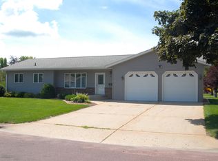 105 Park Pl, Olivia, MN 56277