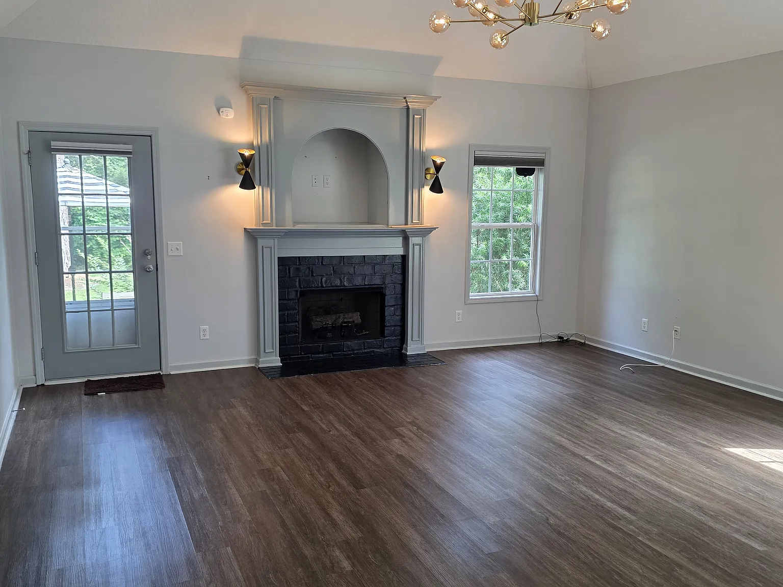 2 bed, 1359 sqft, $1,550 — Photo 2