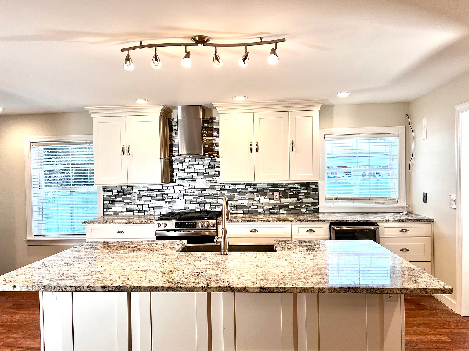 3 bed, 1631 sqft, $3,195 — Photo 4