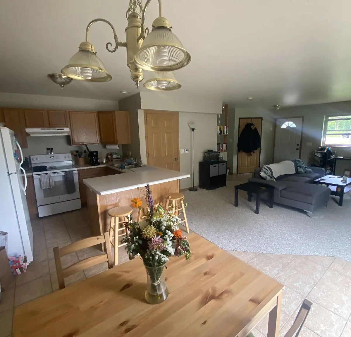 2 bed, 1.0 bath, $625 — Photo 2