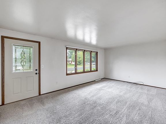 2nd image of 1676 Klaus St