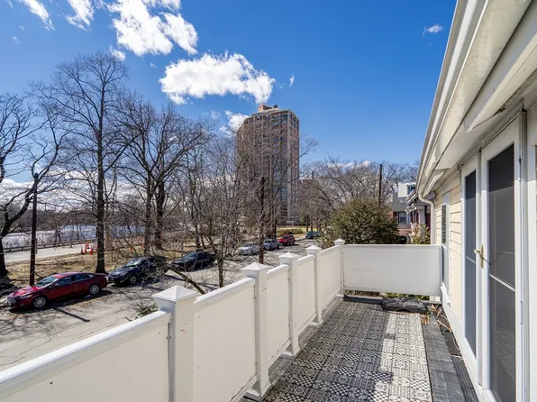239 Mount Auburn St, Cambridge, MA 02138
