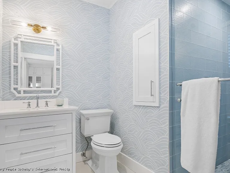 82 Center St — Photo 17