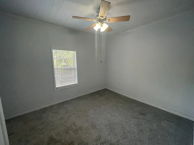 231 SW 5th St — Photo 8