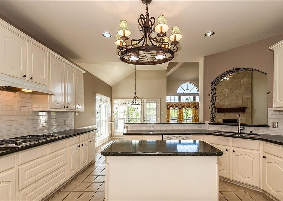 1st image of 2812 Gillespie Ln