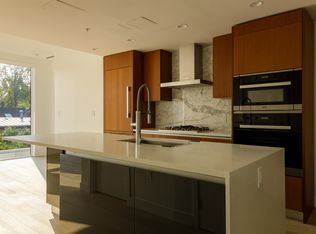 2888 Arbutus St #402, Vancouver, BC V6J 3W5