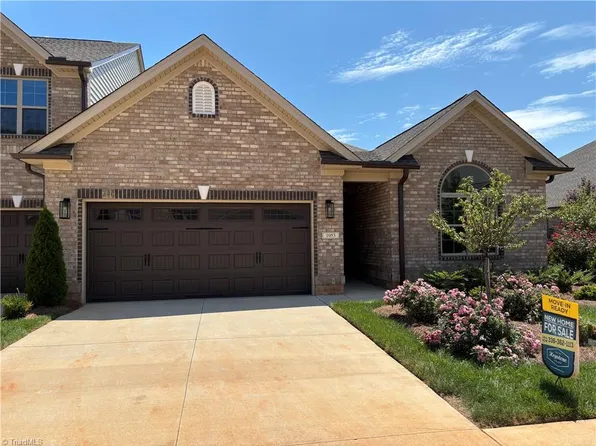 1053 Beechcraft Dr, Mebane, NC 27302