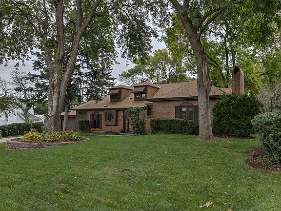 3rd image of 811 Leawood Dr