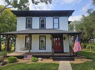 1851 W Winneshiek Rd, Freeport, IL 61032