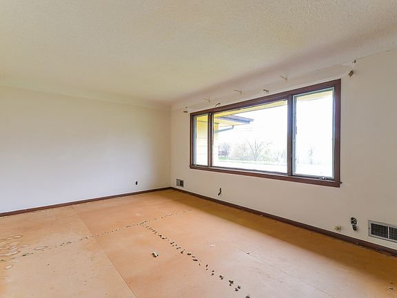 4th image of 1399 Oakdale Ave