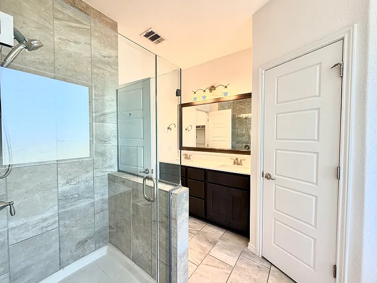 704 Gunning Cv — Photo 17